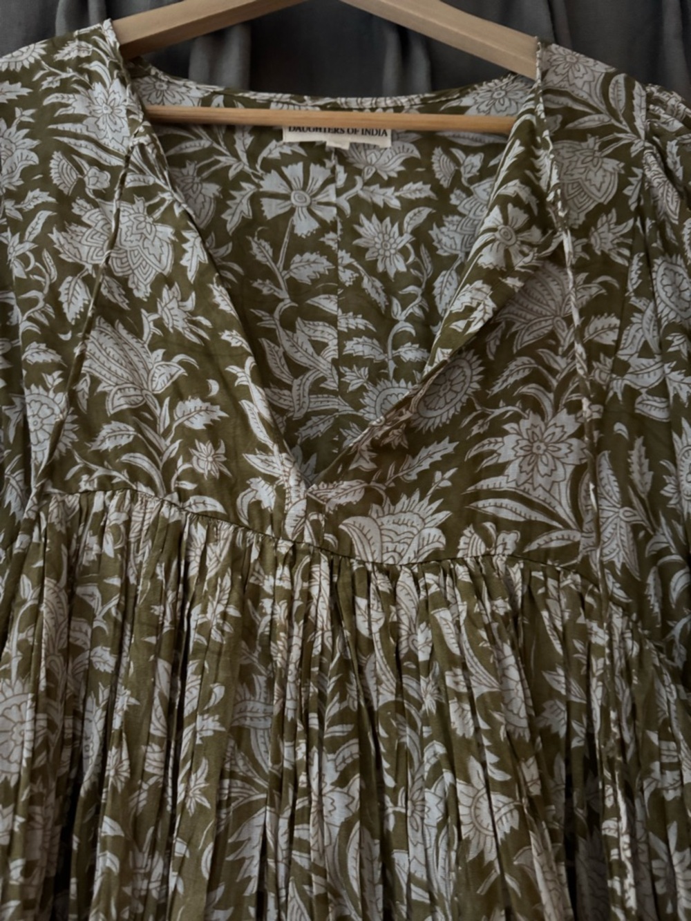 Daughters of India Olive Floral V-Neck Midi Dress medium - Picture 3 of 3